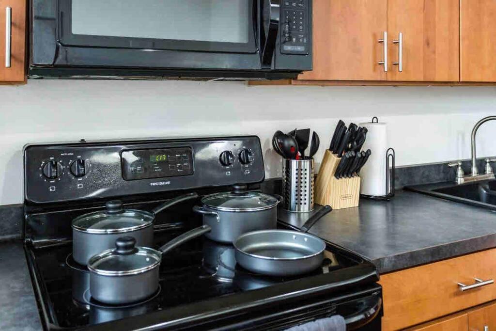 Ny Style Centric Loft With King Bed By Park Av Apartment Rochester Exterior photo