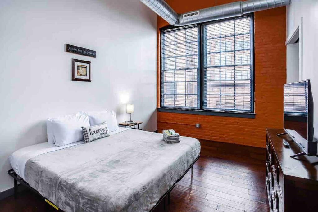 Ny Style Centric Loft With King Bed By Park Av Apartment Rochester Exterior photo