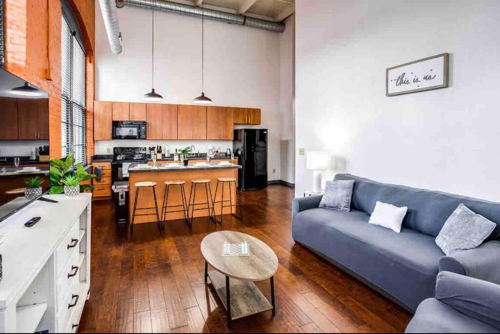 Ny Style Centric Loft With King Bed By Park Av Apartment Rochester Exterior photo
