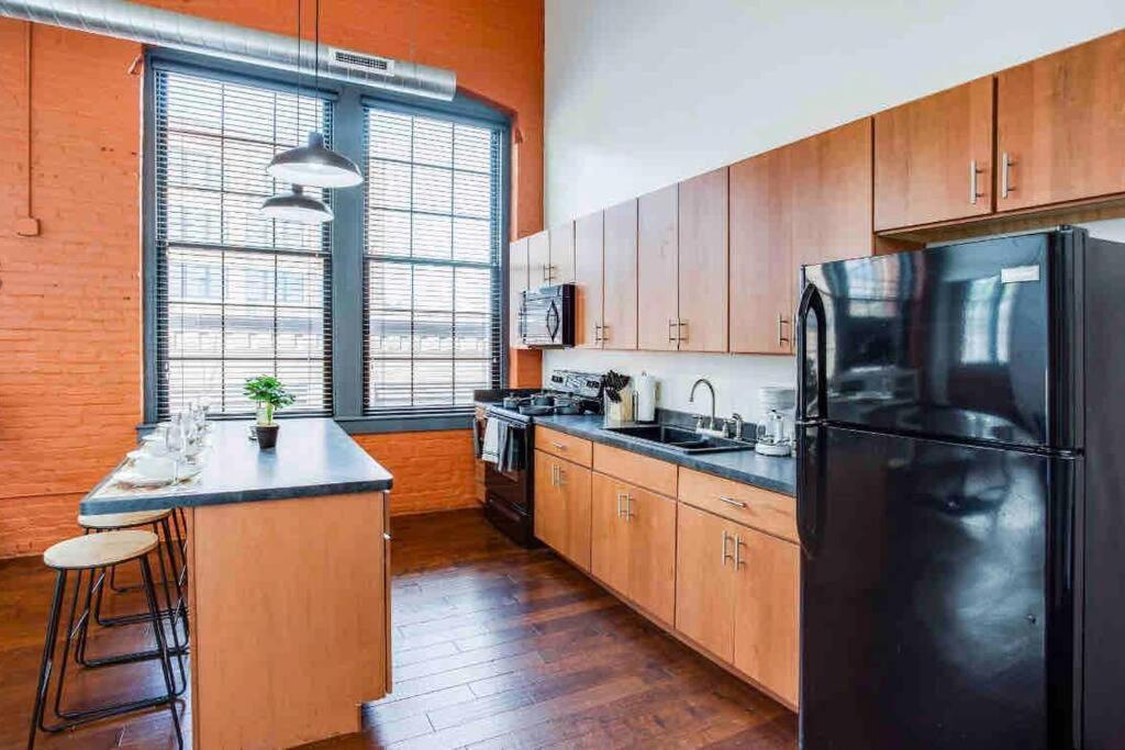 Ny Style Centric Loft With King Bed By Park Av Apartment Rochester Exterior photo