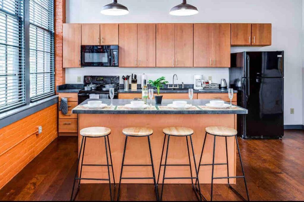 Ny Style Centric Loft With King Bed By Park Av Apartment Rochester Exterior photo