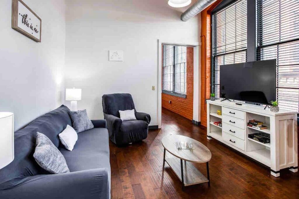 Ny Style Centric Loft With King Bed By Park Av Apartment Rochester Exterior photo