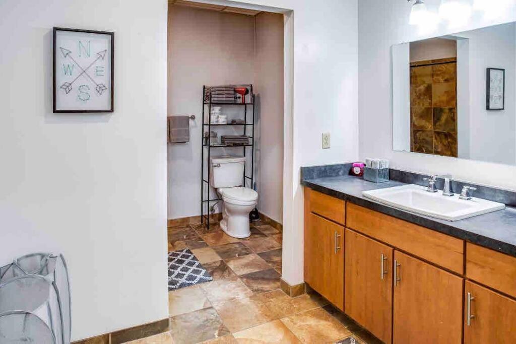 Ny Style Centric Loft With King Bed By Park Av Apartment Rochester Exterior photo