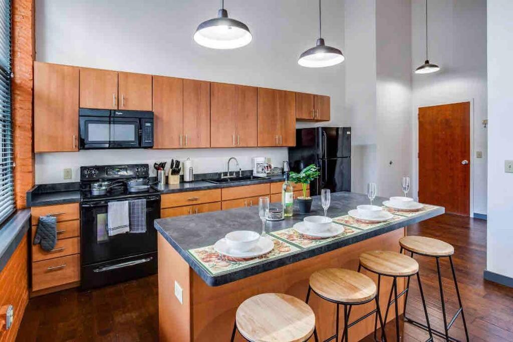 Ny Style Centric Loft With King Bed By Park Av Apartment Rochester Exterior photo